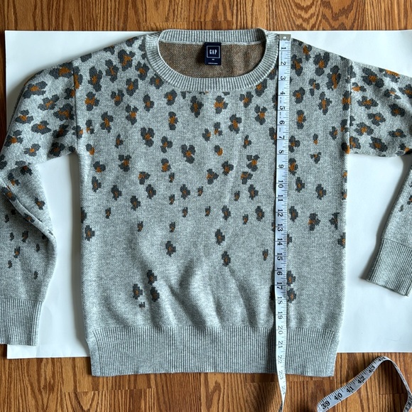 NEW! GAP leopard print sweater - Picture 3 of 7